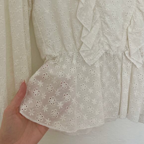 Textile Elizabeth & James – Marlowe Cinched Waist Eyelet Blouse - Picture 9 of 13